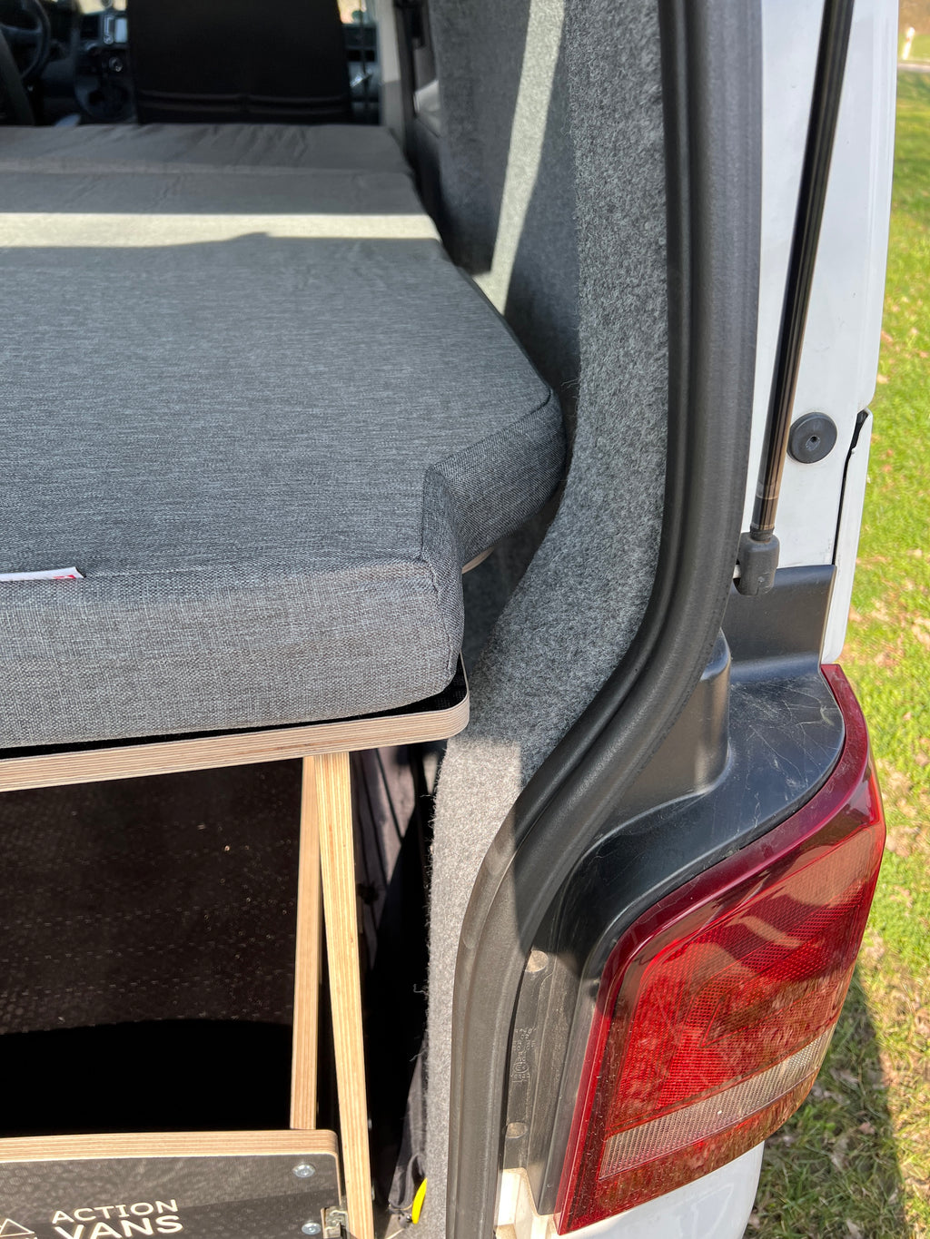 Actionvans Duo Schlaf- und Transportsystem für VW T5 - T6.1 SWB