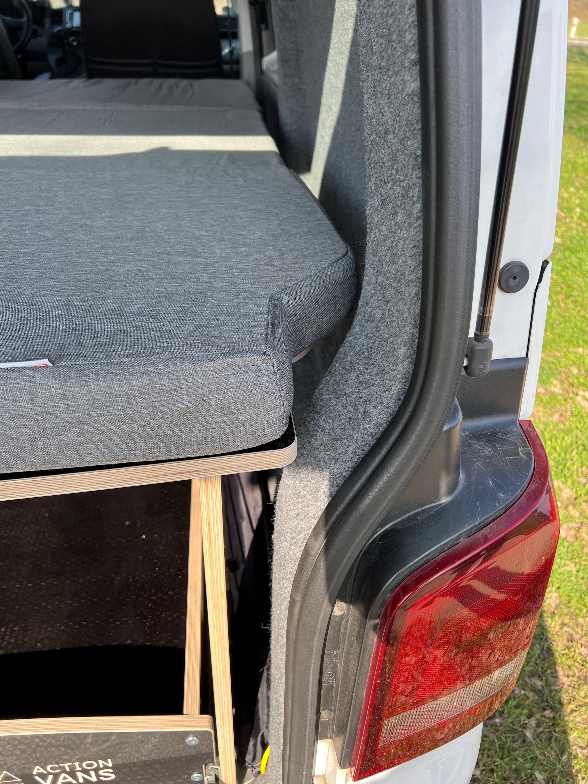 Actionvans Duo Schlaf- und Transportsystem für VW T5 - T6.1 SWB